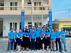 Hình ảnh: Chụp ảnh lưu niệm chào mừng Đại hội công đoàn Ban quản lý cảng cá lần thứ VII, nhiệm kỳ 2023-2028