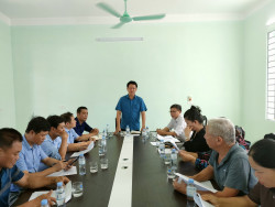 Đồng chí Trần Xuân Học - Phó giám đốc Sở Nông nghiệp và PTNT chủ trì buổi làm việc do Ban quản lý cảng cá Nghệ An tổ chức chuẩn bị quản lý, khai thác, vận hành hạ tầng dịch vụ hậu cần nghề cá tại cảng cá Lạch Quèn.