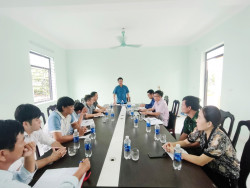 Đồng chí Trần Xuân Học - Phó giám đốc Sở Nông nghiệp và PTNT, phó trưởng Ban chỉ đạo IUU của tỉnh Nghệ An chủ trì buổi công bố kiện toàn tổ IUU tại cảng cá Lạch quèn