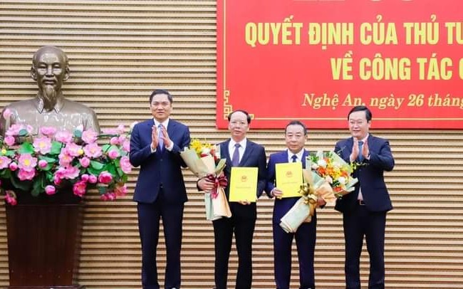 Nghệ An Công bố Quyết định của Thủ tướng Chính phủ phê chuẩn kết quả bầu 2 Phó Chủ tịch UBND tỉnh