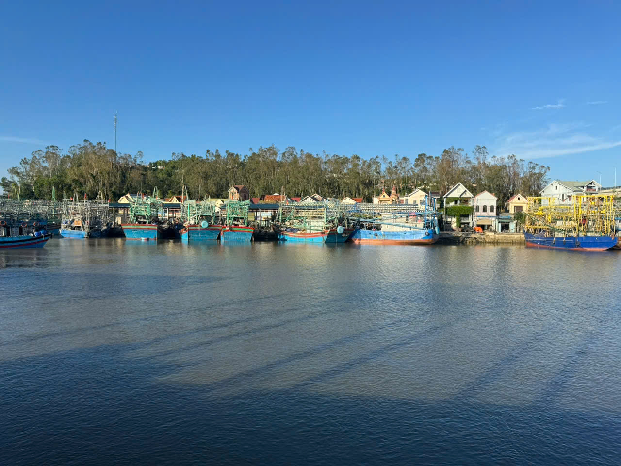 Thực hiện nghiêm túc các quy định về thiết bị GSHT khi tàu neo đậu tại bờ